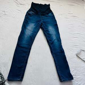 S.O.N.G. Maternity Over-the-Belly Skinny Jeans Size Small